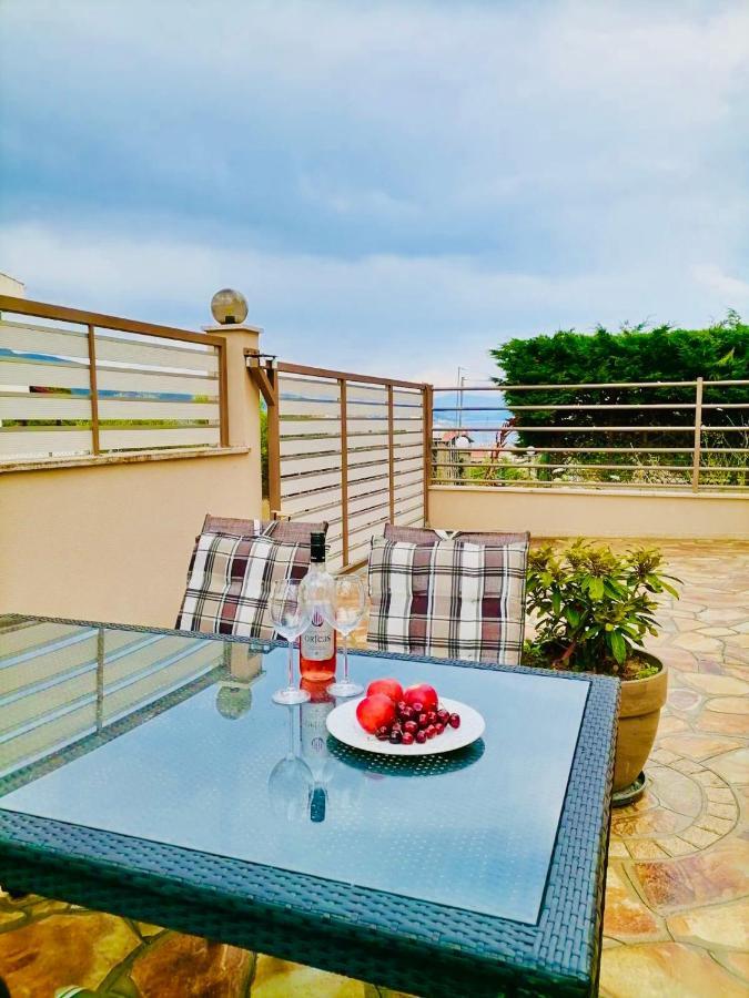 Tini'S Apartment Nea Iraklitsa Luaran gambar